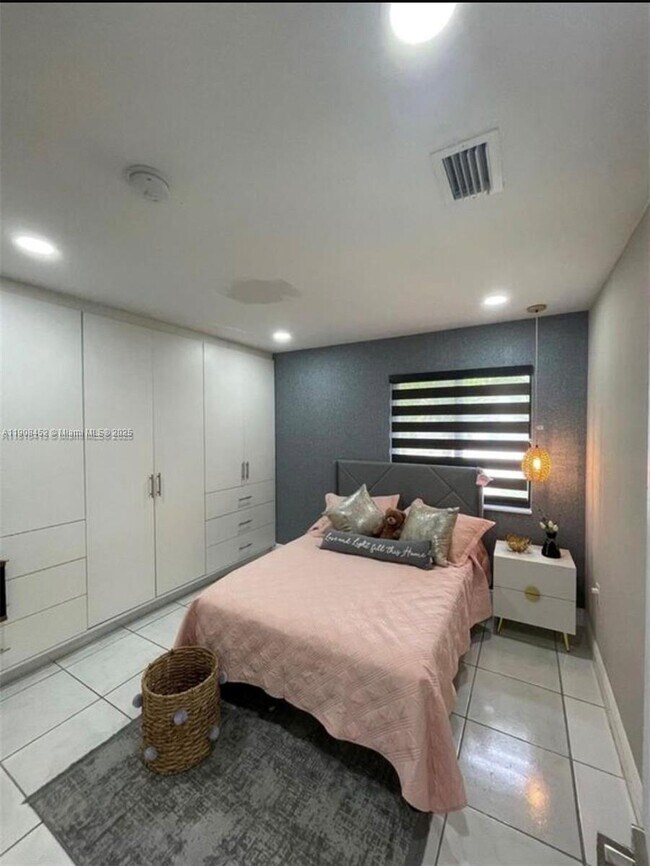 Building Photo - 21045 SW 124th Ave Rd