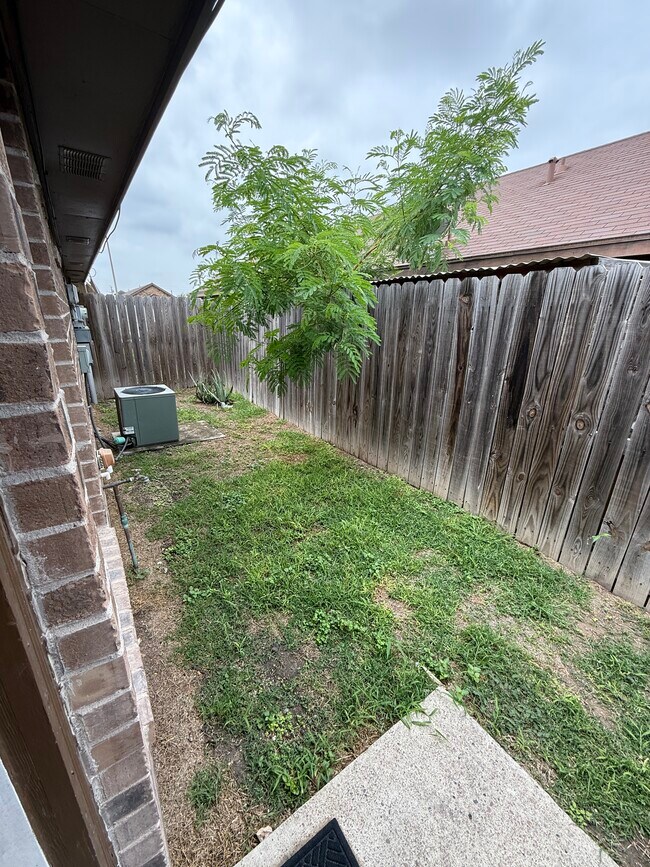 Unit D: Back Patio - 302 W Amy Dr