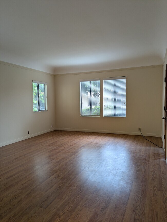 Building Photo - 420 N Spaulding Ave