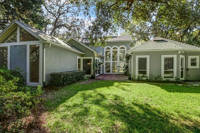 Building Photo - Walk to the beach from this Amelia Island ...