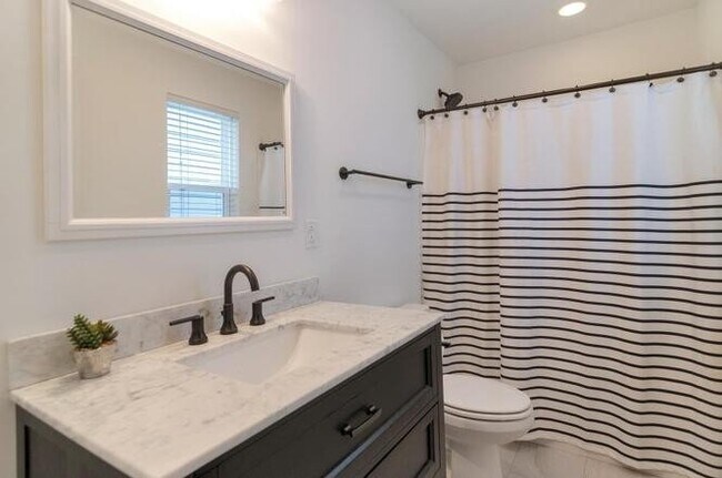 Building Photo - 3203 Anderson Pl