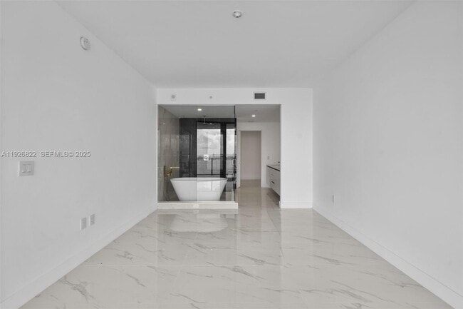 Building Photo - 700 NE 24th St