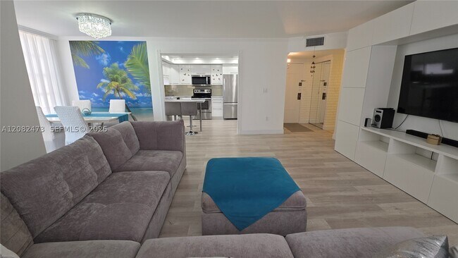 Building Photo - 1301 NE Miami Gardens Dr