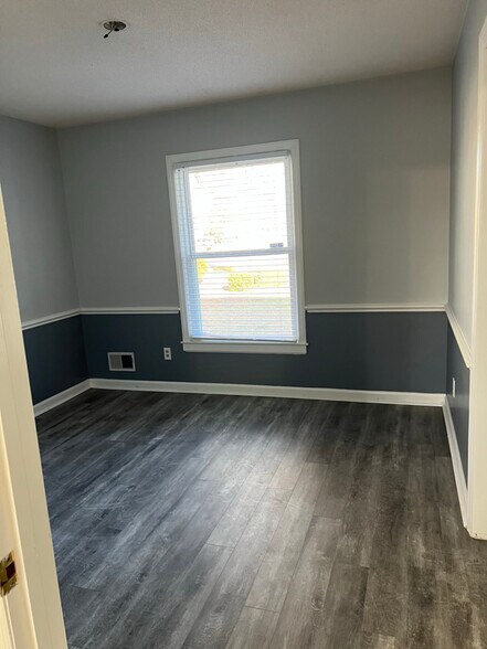 Building Photo - 639 N College Rd