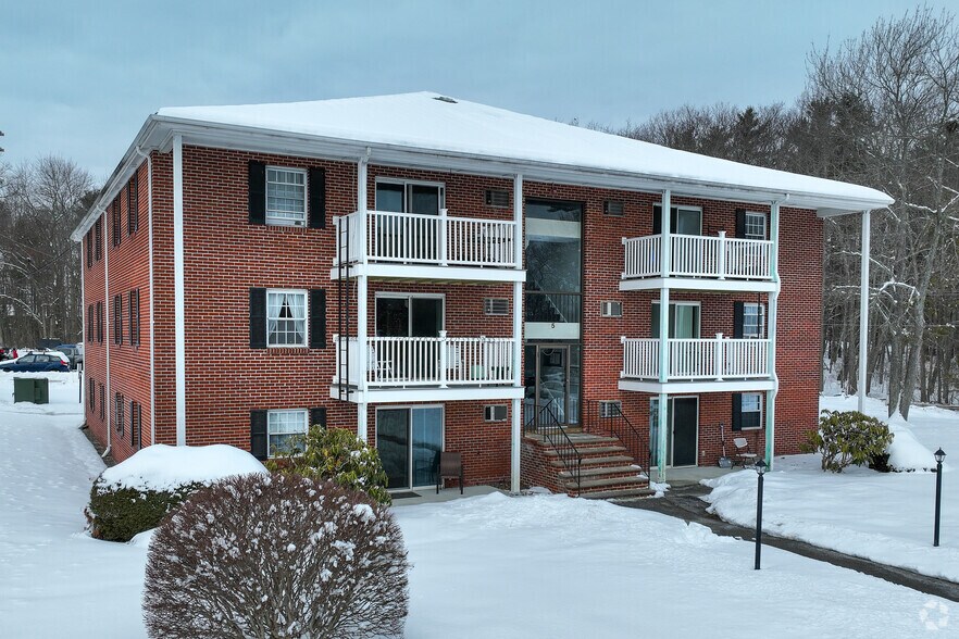 Primary Photo - Governor Weare Apartments