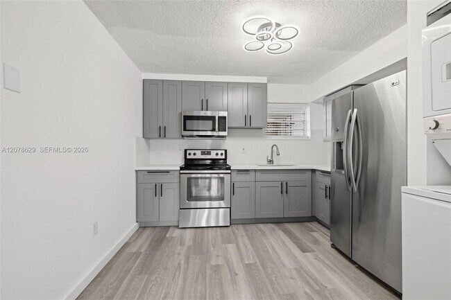 Building Photo - 1800 SW 25th St