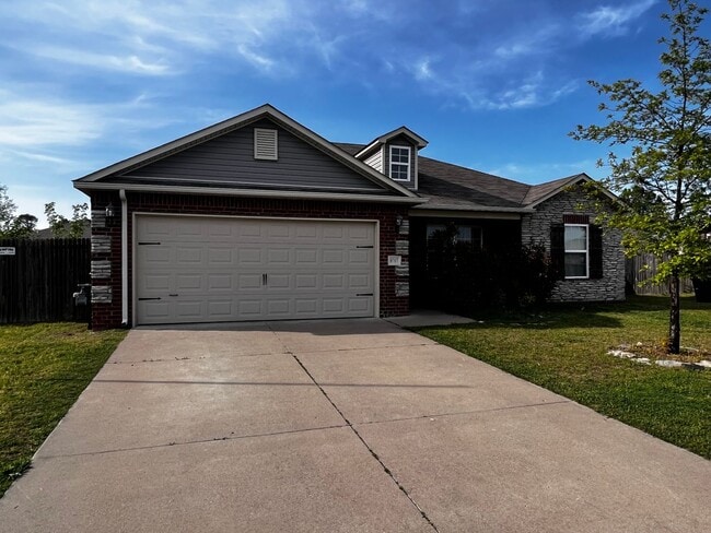 Building Photo - Bixby 3 bed 2 bath in quiet cul-da-sac!