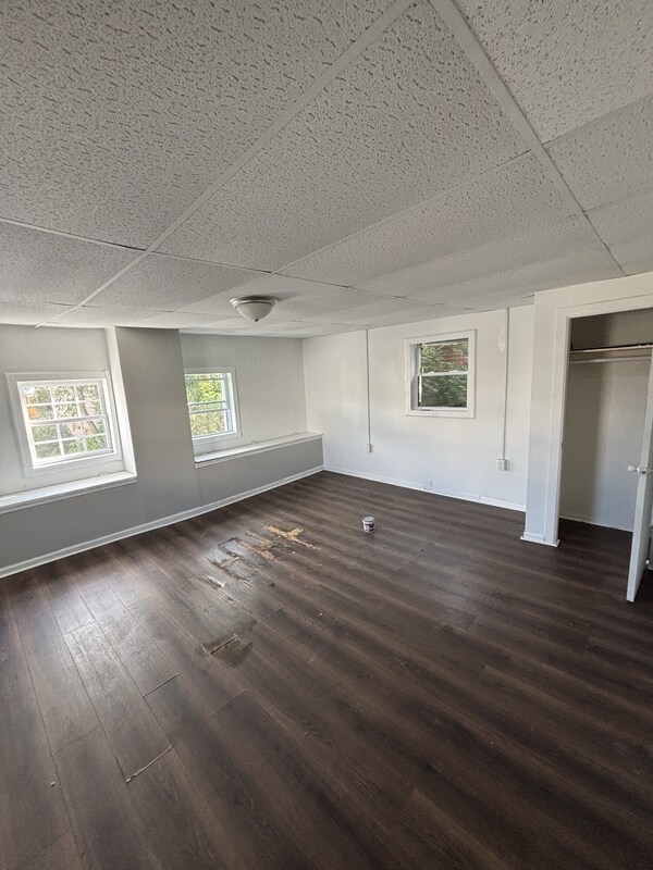 Building Photo - 842 W Pine St