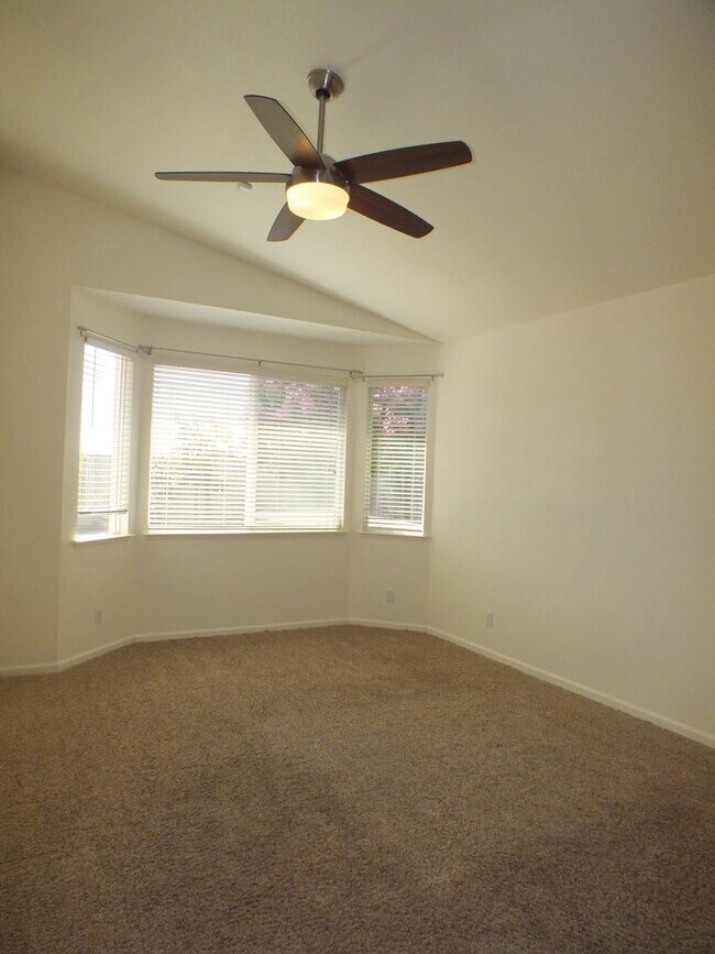 Building Photo - 3/2 Folsom Broadstone Village with outdoor...