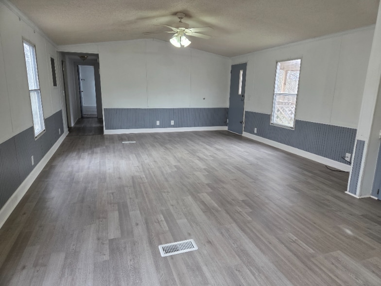 Building Photo - 401 Vista Ave