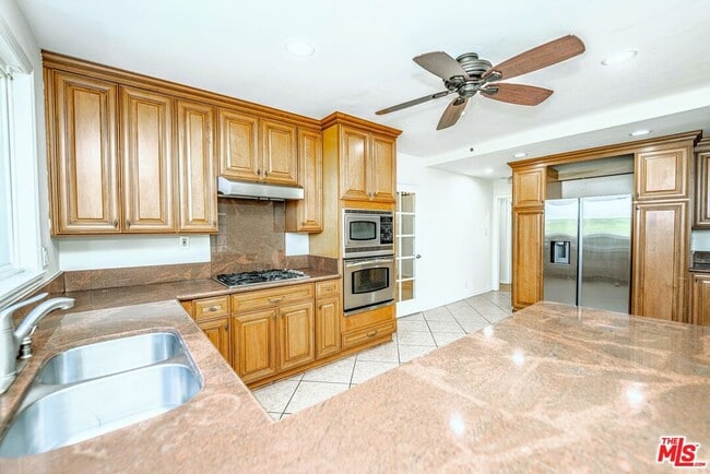 Building Photo - 5353 Don Pio Dr