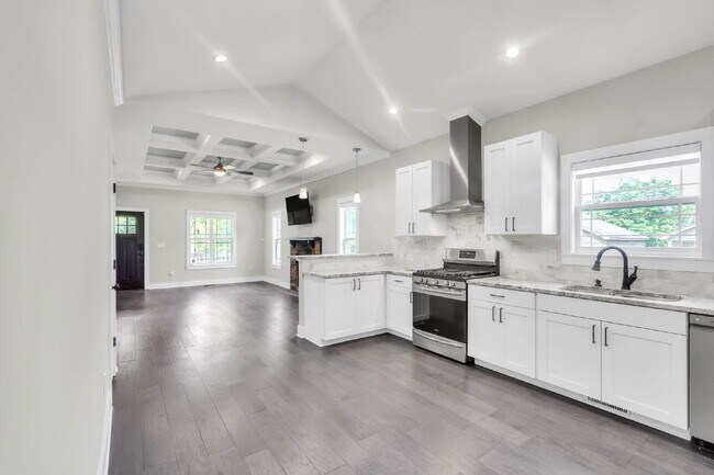 Building Photo - Stunning 3-Bedroom, 2-Bathroom Home Featuring Open-Concept Luxury Living $2150/mo rent