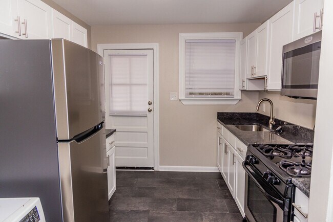 Building Photo - ONE MONTH FREE-Sign by 2/28/2026: Walk to Carytown & the Fan