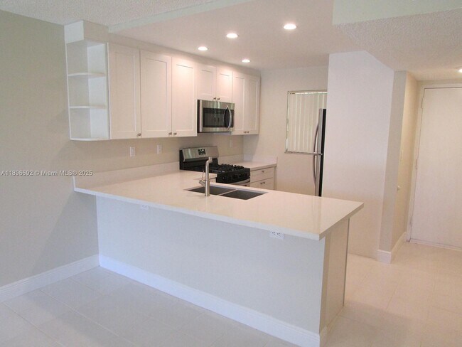 Building Photo - 13020 SW 92nd Ave