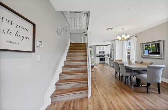 Building Photo - 11185 Grandview Mnr