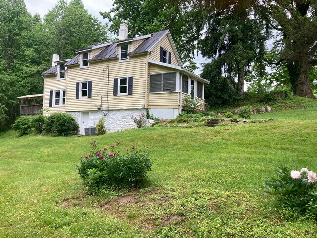 Building Photo - Charming 2 Bedroom/1.5 Bathroom Home in Cockeysville, MD!