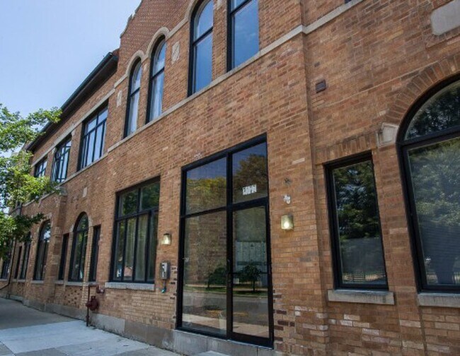 7377 N Rogers Ave 7377 N Rogers Ave Chicago IL 60626 Apartment Finder