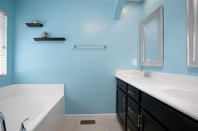 Building Photo - 427 Stapleford Ln