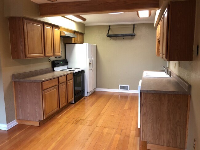 Building Photo - 803