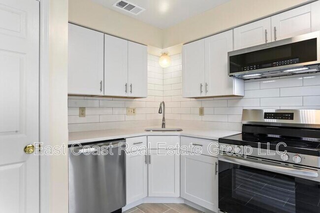 Building Photo - 9114 Ridgefield Ln