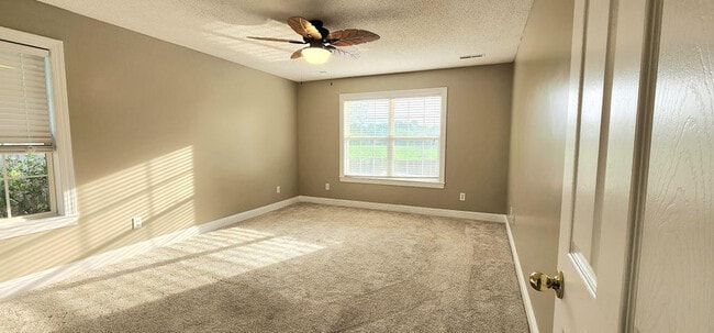 Building Photo - 1159 Shoreland Dr