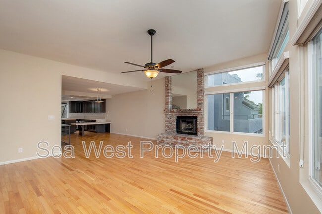 Building Photo - 846 S Cedros Ave