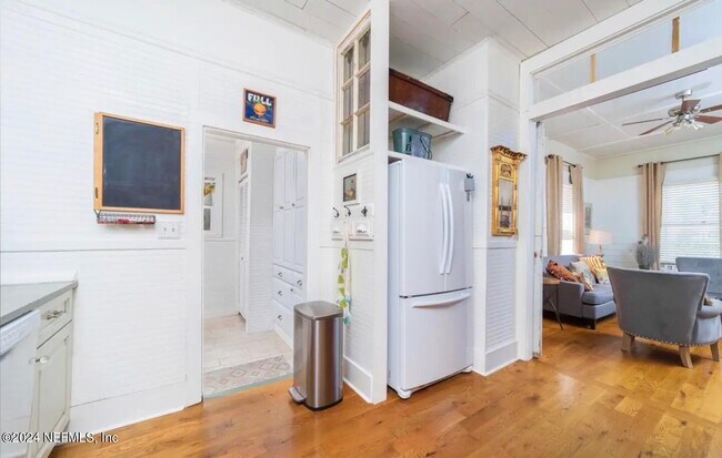 Building Photo - 251 Charlotte St