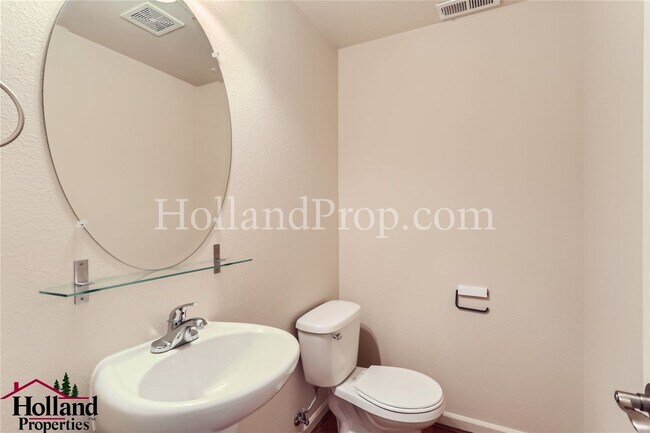 Building Photo - Beautiful 3-Bedroom Hillsboro Home in Desi...
