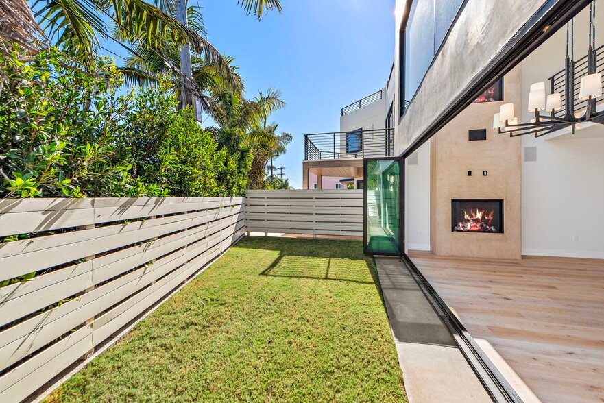 Building Photo - 207 W Avenida San Antonio