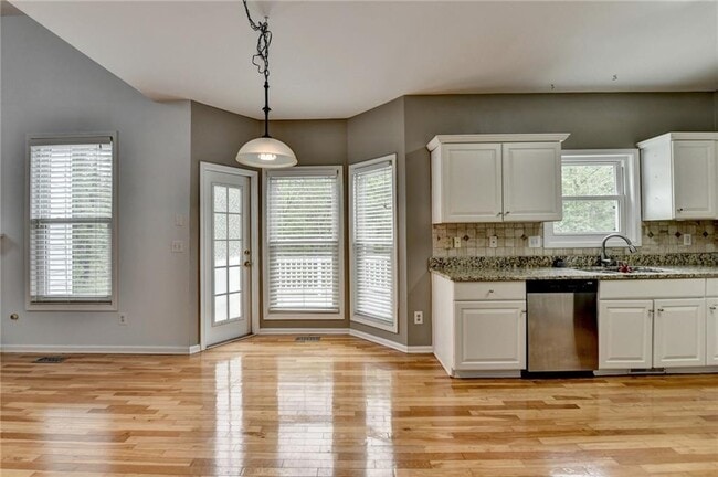 Building Photo - 2455 Kirkstone Dr