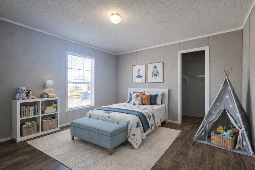 Building Photo - 4484 Goldenrod Dr