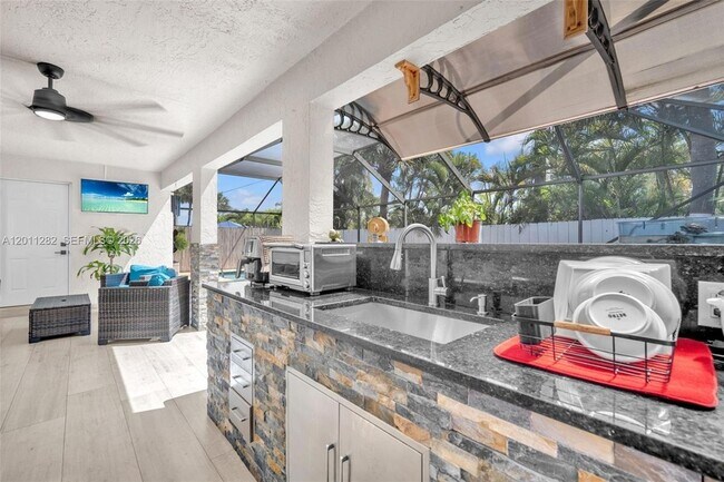 Building Photo - 252 Malibu Cir