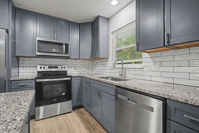 Building Photo - 1811 Devra Dr