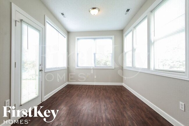 Building Photo - 9778 Rhodes Ln