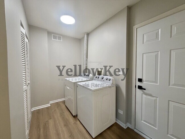Building Photo - 3371 Kentshire Cir