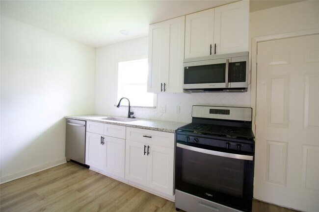 Building Photo - 9307 Linda Vista Rd