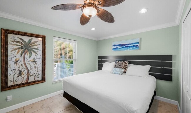 Building Photo - 100 7th St S