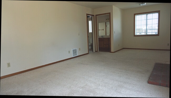 Building Photo - 14849 Ripton Rd