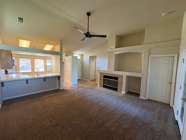 Building Photo - SE Visalia Cul-de-sac Home Available Now!