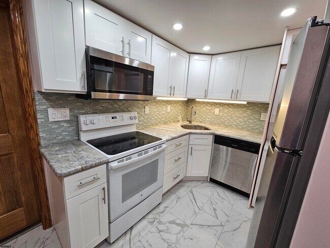 Building Photo - 7 S Laclede Pl