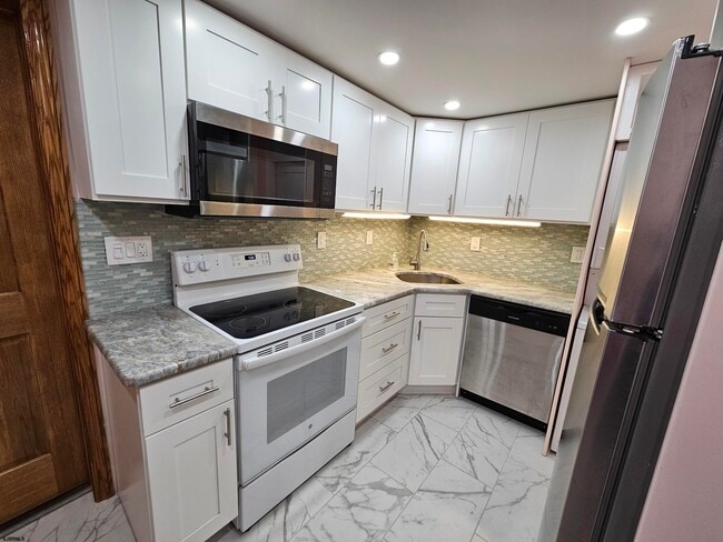 Building Photo - 9 S Laclede Pl