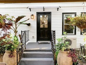 Building Photo - Midtown Retreat Unit 2