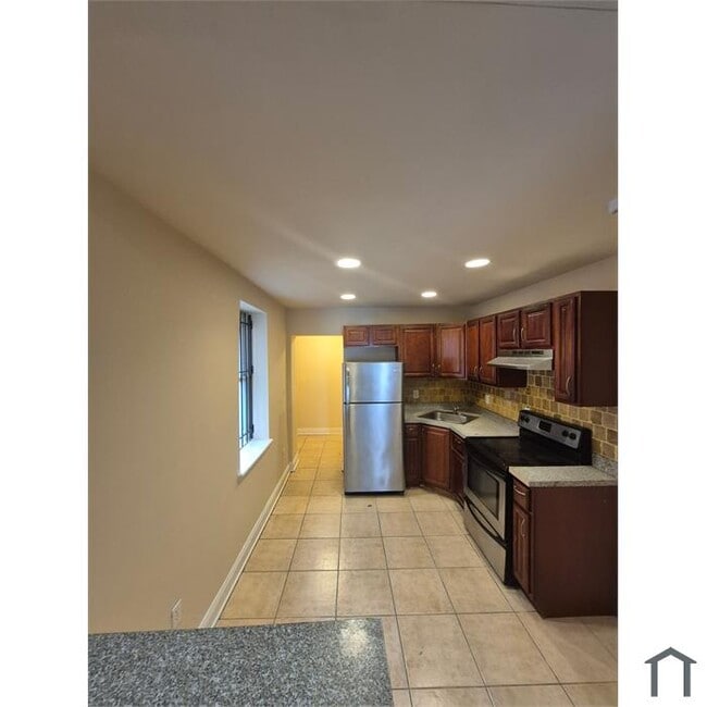 Building Photo - 2214 N Bouvier-