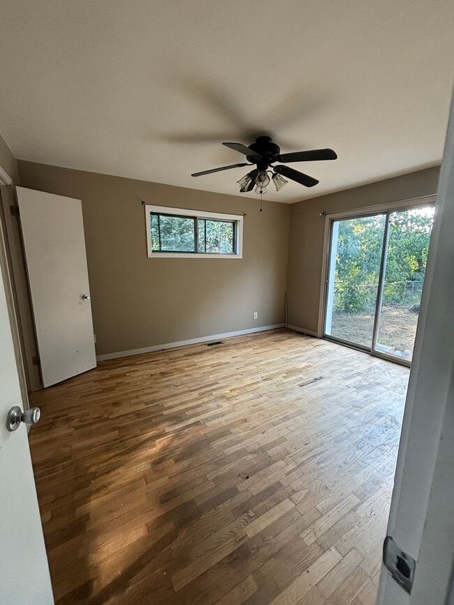 Building Photo - Excellent location! Close to Berryhill Park, Harding University & Unity Hospital.