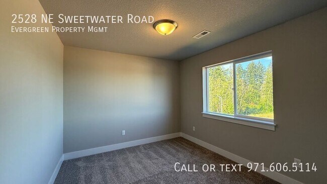 Building Photo - 2528 NE Sweetwater Rd