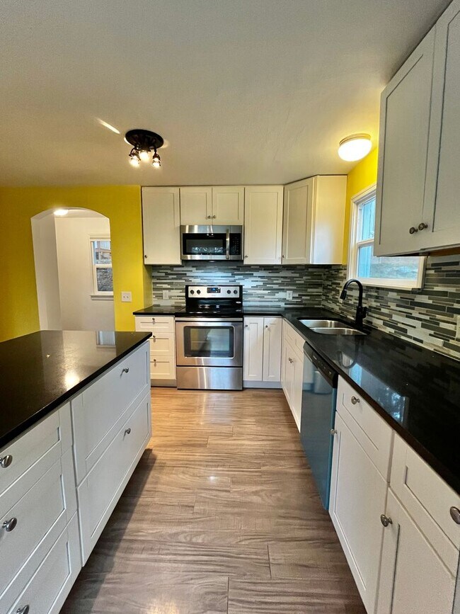 Building Photo - Cozy Bremerton Home on Large Corner Lot