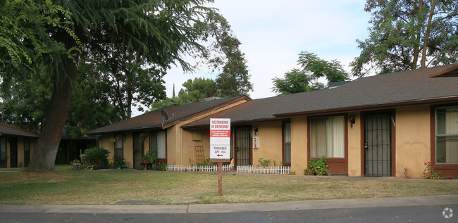 Primary Photo - Cottonwood Apartment