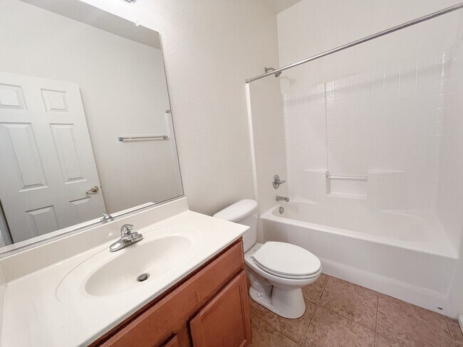 Building Photo - 1715 Pinon Dr