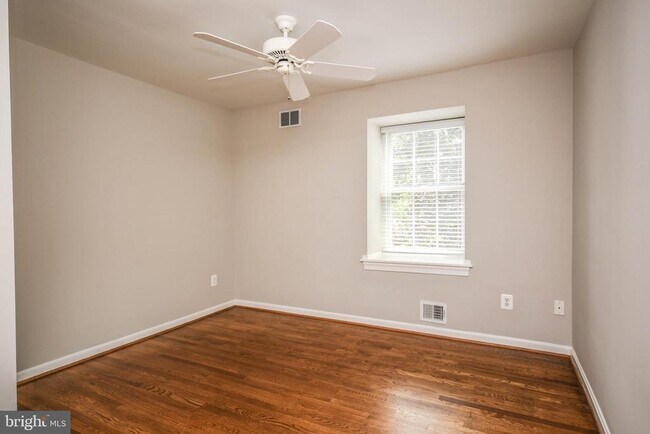 Building Photo - 1211 Vinita Ln