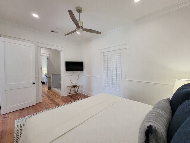 Building Photo - 506 N Beach Blvd